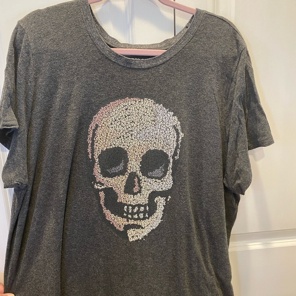 3x Torrid T-shirt cotton. Skull. Great condition. Never dried in dryer.